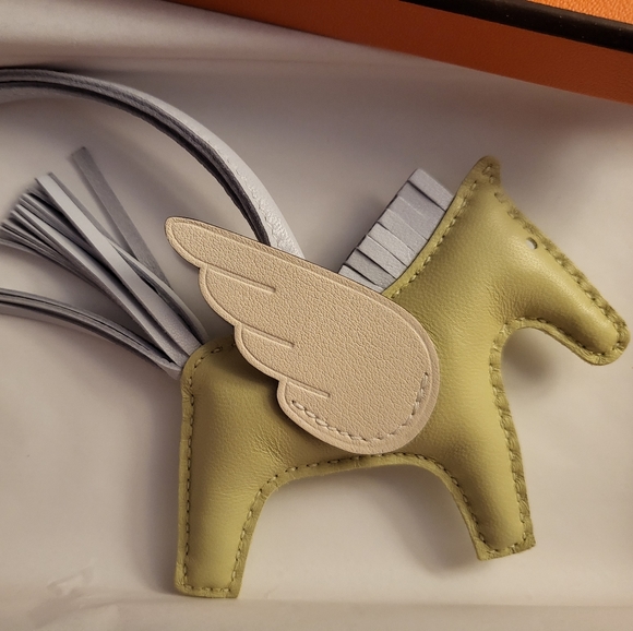 ❌SOLD❌ Hermes Pegase Rodeo Pm Jaune Bourgeon - Picture 2 of 5